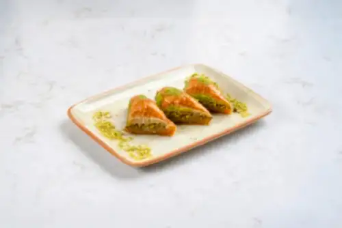 Triangle Shape with Pistachio – 3pcs